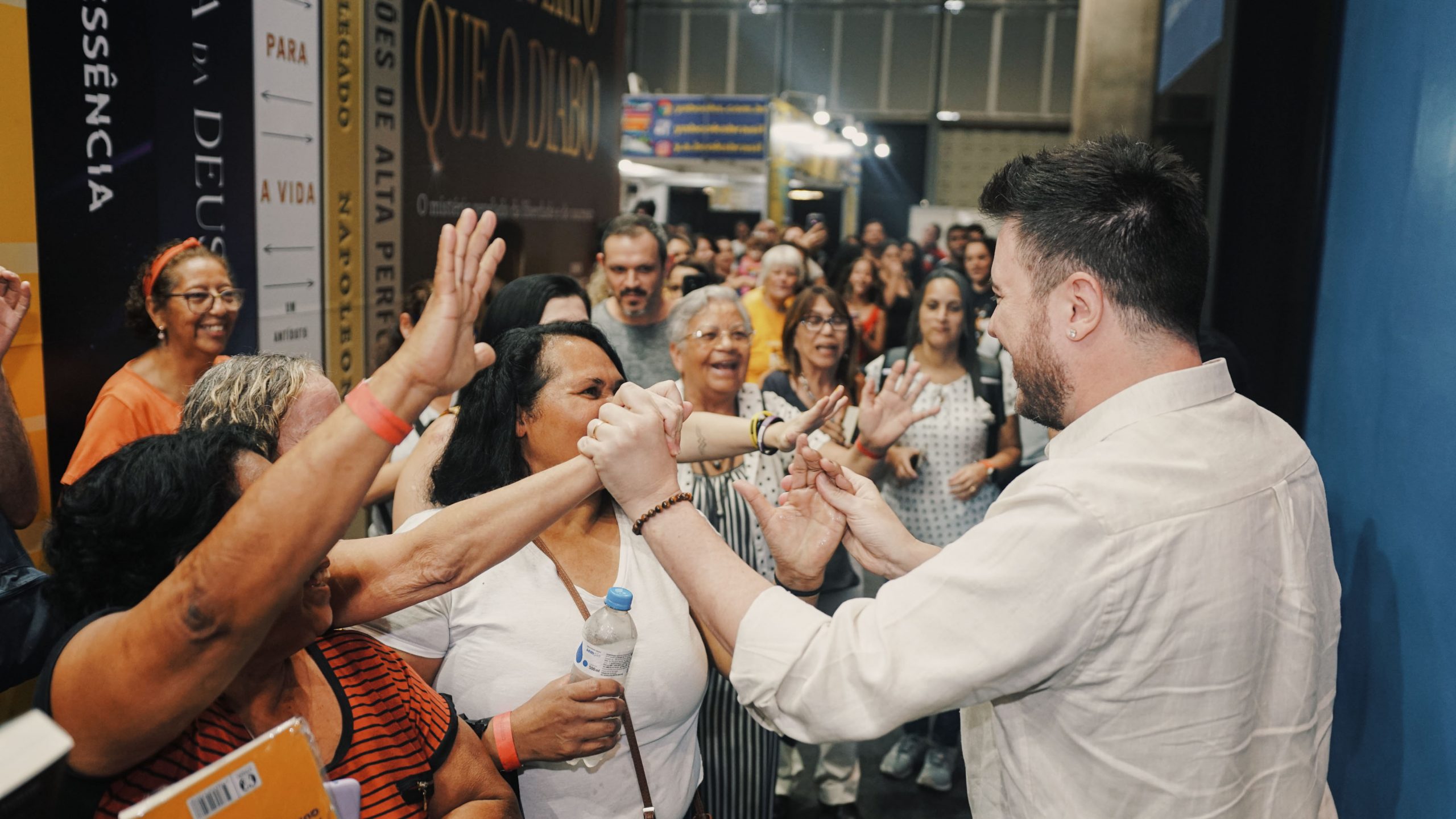 [CANCELADO] TARDE DE AUTÓGRAFOS – FEIRA DO LIVRO EM PORTO ALEGRE